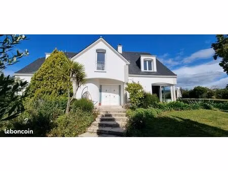 vannes / theix – villa 285 m² – 5 chambres – terrain 1 901 m² – jacuzzi – 980 000