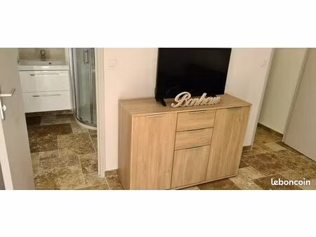 appartement deux piéces en location à l'année au rdc