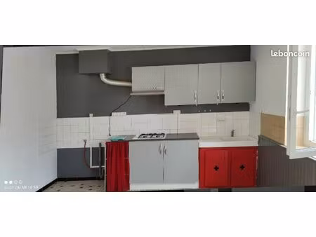 loue petite maison t2 plus jardinet et abris