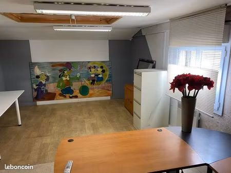 location  bureau au premier étage