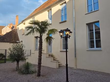 t3 -appartement 52m² - cœur de ville sens - avec place de stationnement privative