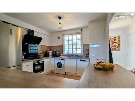 appartement t3 traversant et lumineux au tampon a louer