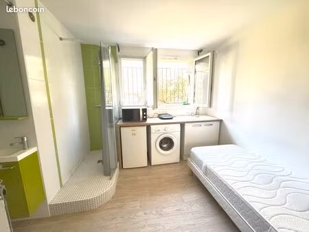 studio neuf meublé 600m du rer