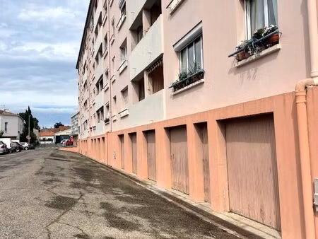 parking/box 1 pièce 20 m²