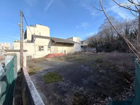 location terrain nu / parking