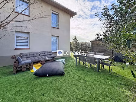 appartement rez de jardin disposant d'un exterieur de 200 m²