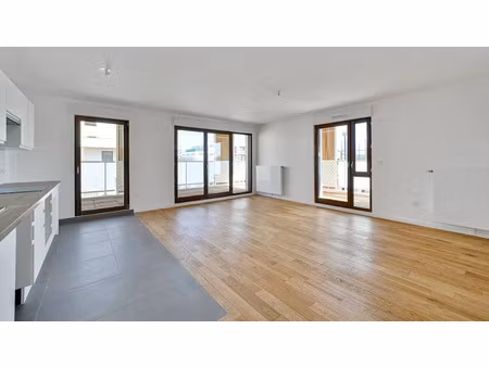 location appartement 4 pièces 90.4 m² à rueil-malmaison (92500)  2 420 €