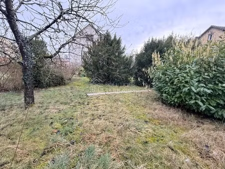 terrain constructible de 312 m² à éragny