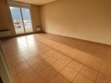 grand t2 de 49m2 avec box cluses messy