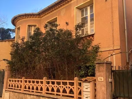 le pradet centre – immeuble 130 m² – 2 appartements + garage + terrasses – compteurs indép