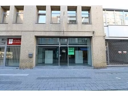 ruim handelspand in de molenstraat  pal in het centrum van blankenberge.