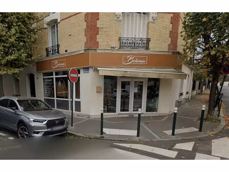 boutique d'angle en très bon état