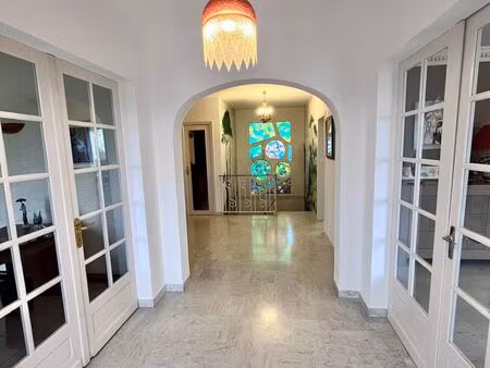 très belle opportunité pour cette maison avec piscine  garage et hangar