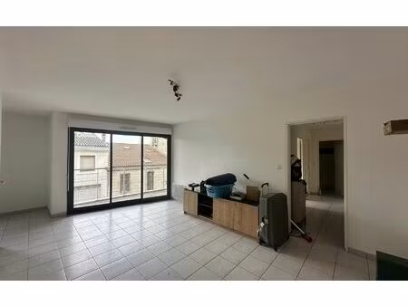 location appartement  70 m² t-3 à bordeaux  1 020 €
