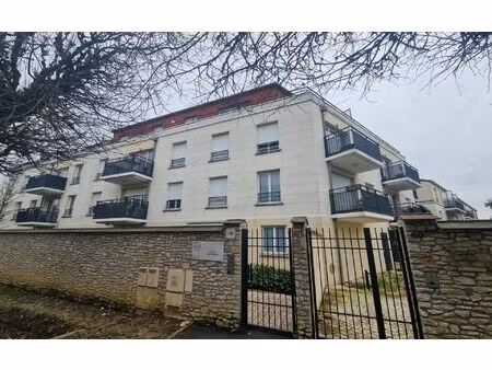 location appartement  m² t-2 à brie-comte-robert  810 €