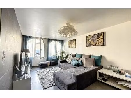 location appartement  m² t-2 à clermont  790 €