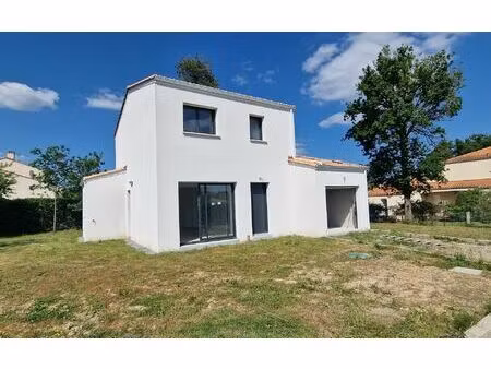 location maison  99 m² t-5 à pornic  1 330 €