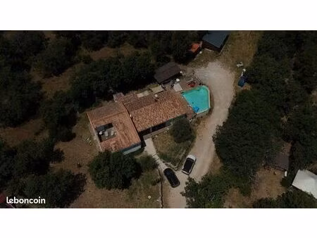 grande maison en pleine nature