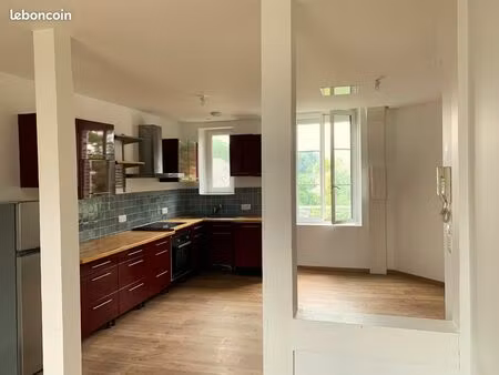 joli appartement refait à neuf avec jardin