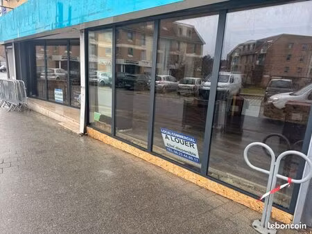 local commercial 11 mètres de façade