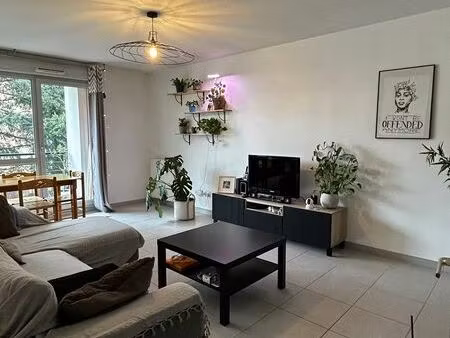 appartement 3 pièces avec garage et piscine en centre ville