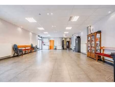 immeuble polyvalent de plus de 600 m² exploitables!