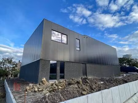 227 m² nieuwbouw kmo-unit met 192 m² woning te koop