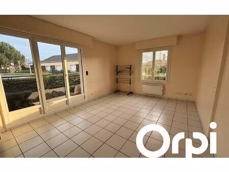 location appartement  39 m² t-2 à montigny-le-bretonneux  950 €