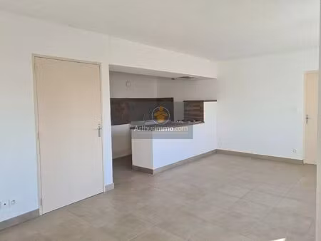 location appartement 2 pièces 47 m² à lapalud (84840)