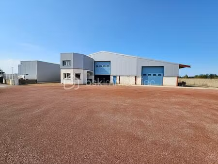 local d'activités de 770 m² à commelle-vernay