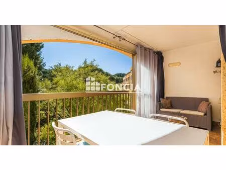 six fours a 100m. plages et commerces au calme