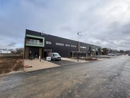 à louer : bâtiment d'activité avec bureaux à partir de 452 m² à la queue-en-brie (94)