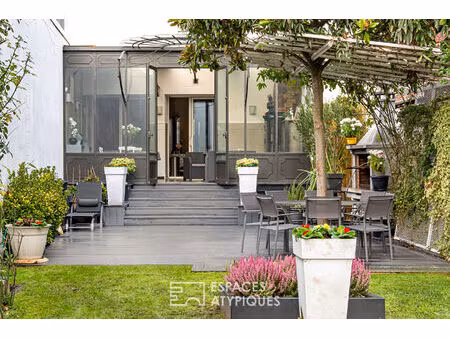 belle maison d'architecte avec jardin paysagé pour habitation et activité professionnelle