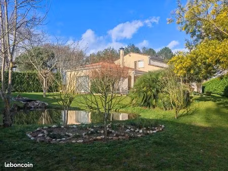 propriété 5 pièces 225 m²