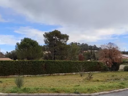 vente terrain 940 m² à garéoult (83136)  195 000 €