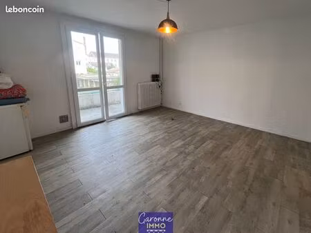 studio 1 pièce 27 m²