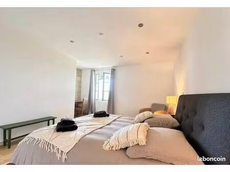 gallardon – centre-ville – t2 rénové 49 m² – stationnement privé