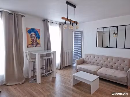 à louer – appartement f2 meublé avec vue sur les bassins – quartier notre dame -le havre