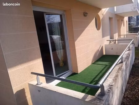 t2 meublé avec terrasse