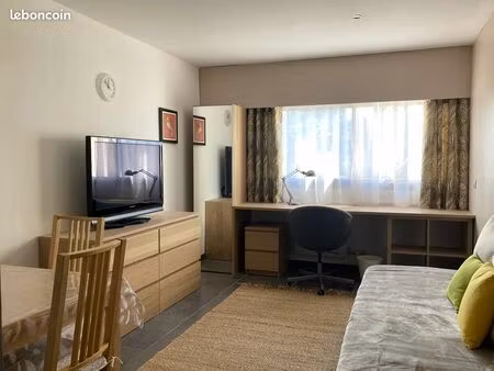 idéal étudiant  studio meublé 20 m2 place de la tourbie