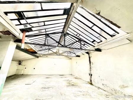 local d’activité / dépôt – 200 m² – très lumineux – grande hauteur ⭐ emplacement stratégiq