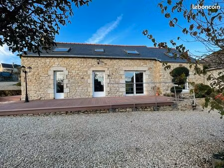 propriété avec dépendances sur environ 1 hectare paysagé – à 1 2 km des commerces d’ellian