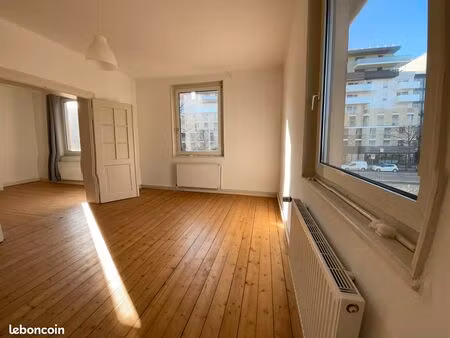 bel appartement 4 pièces tram parking jardin