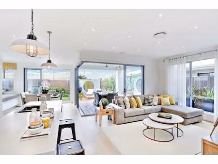 **rare 4 pièces magnifique balcon à 150 mètres du métro 14**