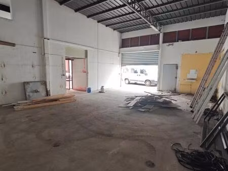 local commercial a louer saint pierre zone industrielle