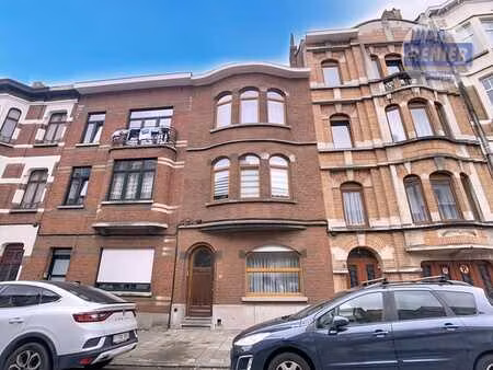 a vendre à anderlecht: grande maison unifamiliale de 6 chamb