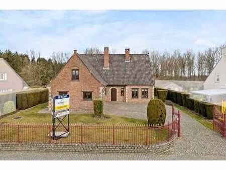 villa de caractère 4 (5) chambres avec grand jardin