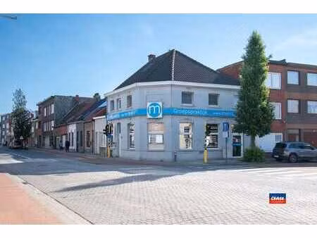 immeuble avec 3 cabinets et un appartement en duplex