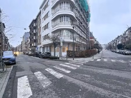 bureaux à louer 82 à 185 m² avec belle visibilité