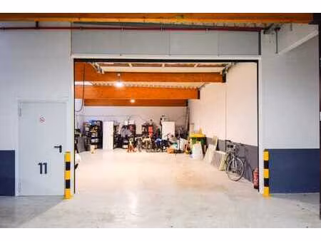 espace de stockage prêt à l'emploi/unité pme de 112 m²